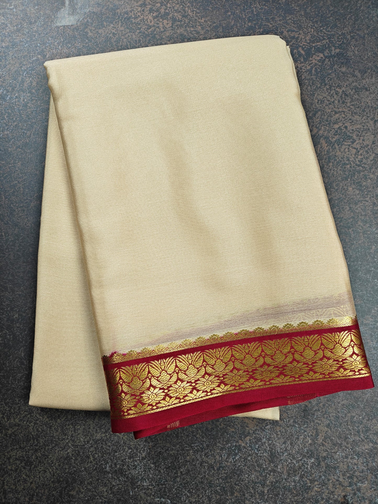 Classic Contrast: Pure Crepe Saree