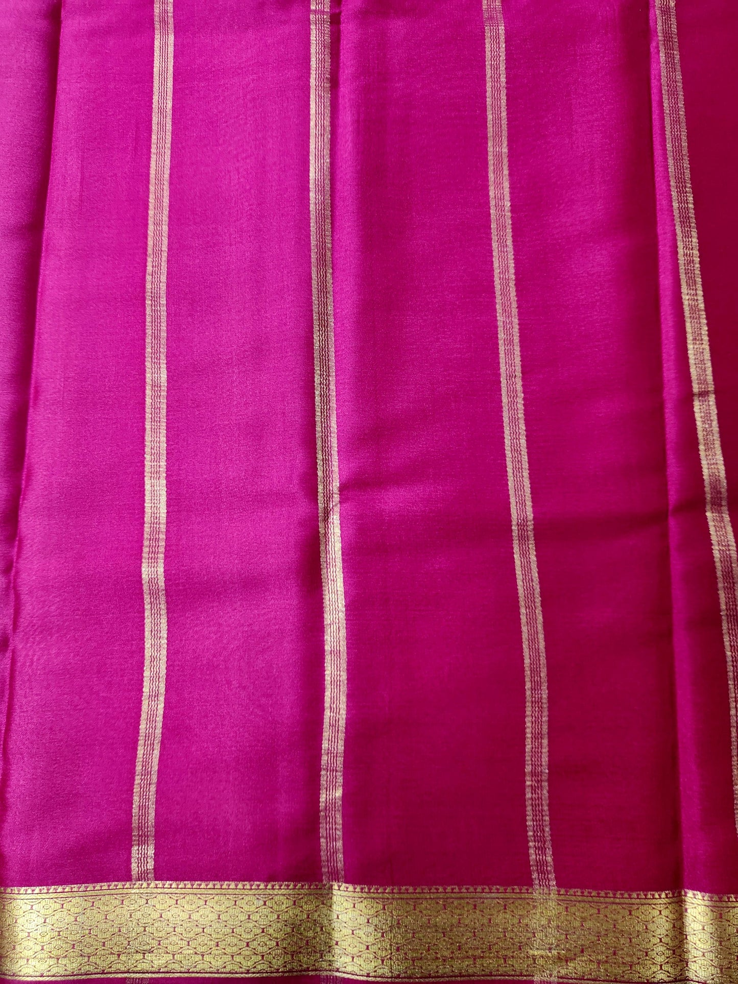 Classic Contrast: Pure Crepe Saree