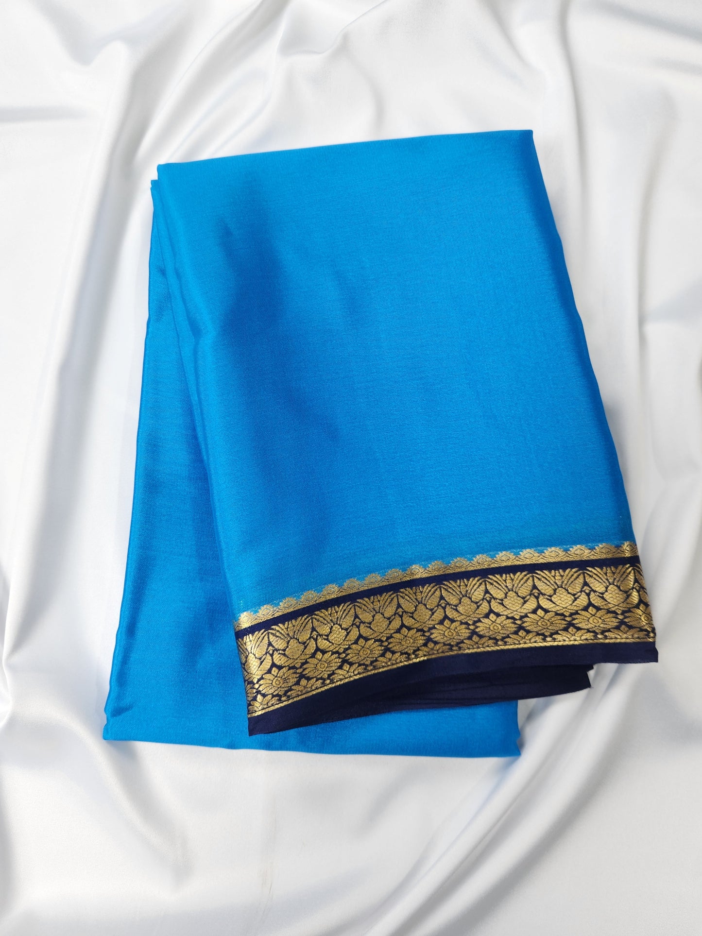 Classic Contrast: Pure Crepe Saree