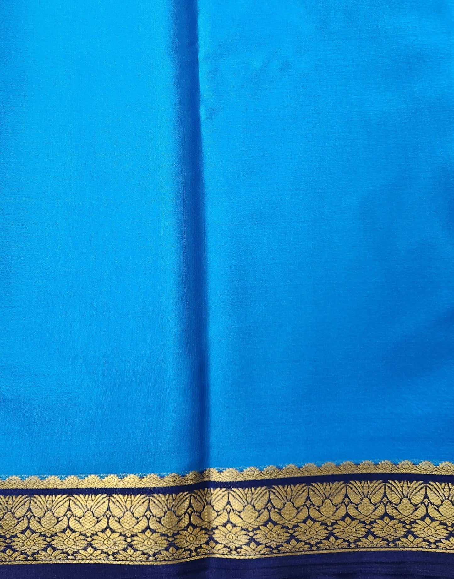 Classic Contrast: Pure Crepe Saree