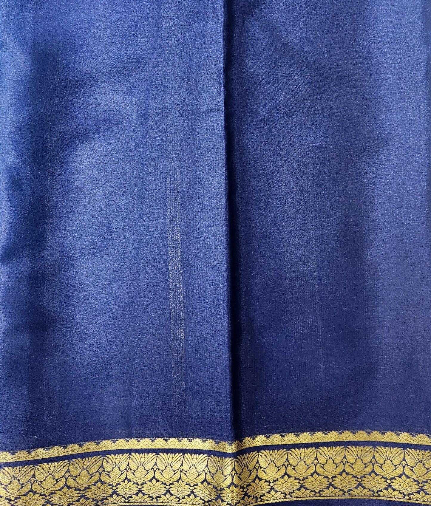 Classic Contrast: Pure Crepe Saree