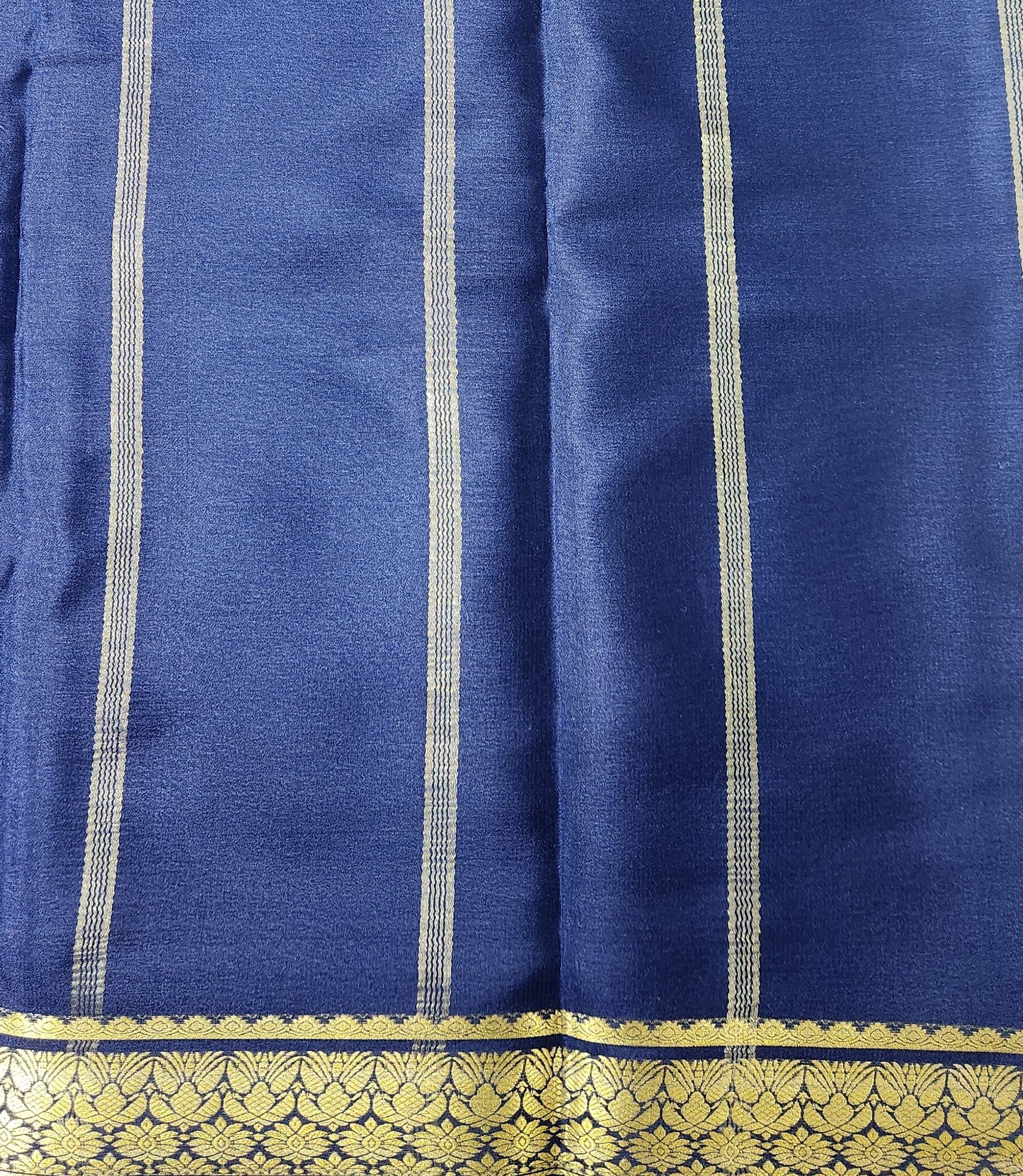 Classic Contrast: Pure Crepe Saree
