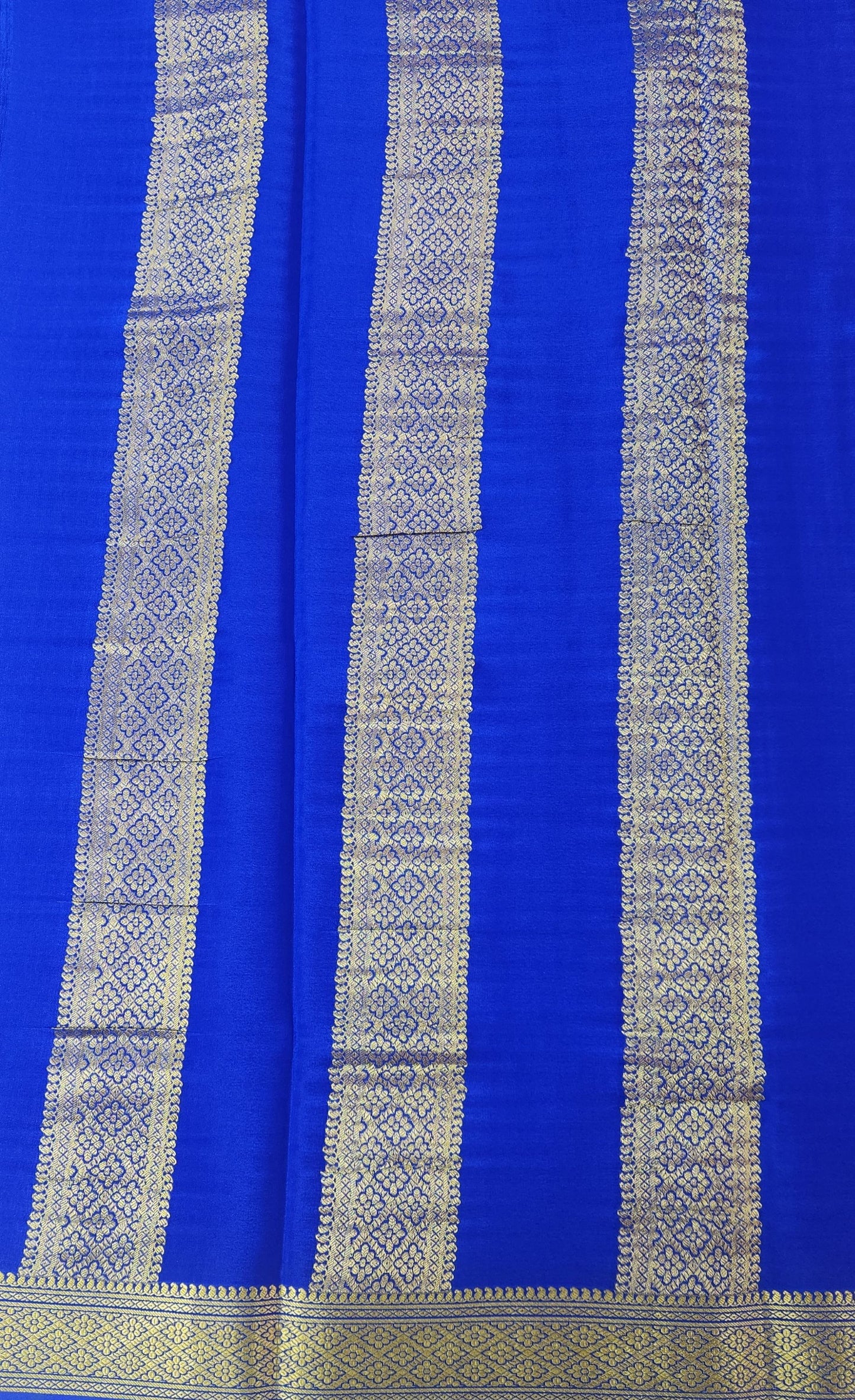Golden Grid Elegance - Pure Crepe 100grams saree