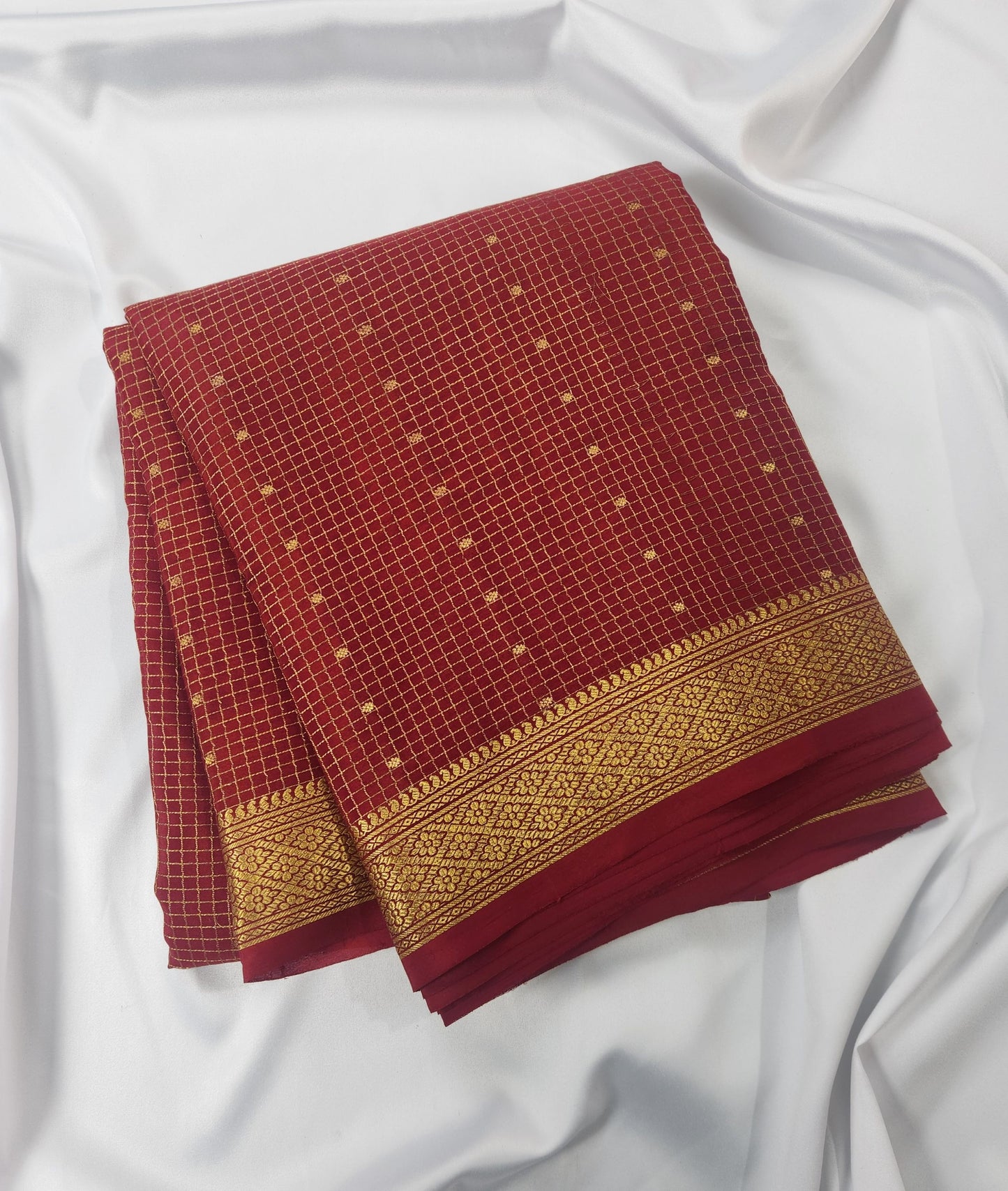 Golden Grid Elegance - Pure Crepe 100grams saree