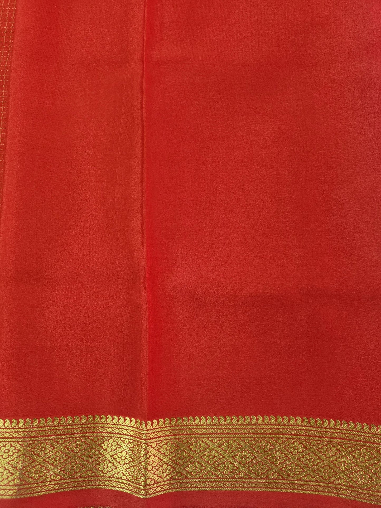 Golden Grid Elegance - Pure Crepe 100grams saree