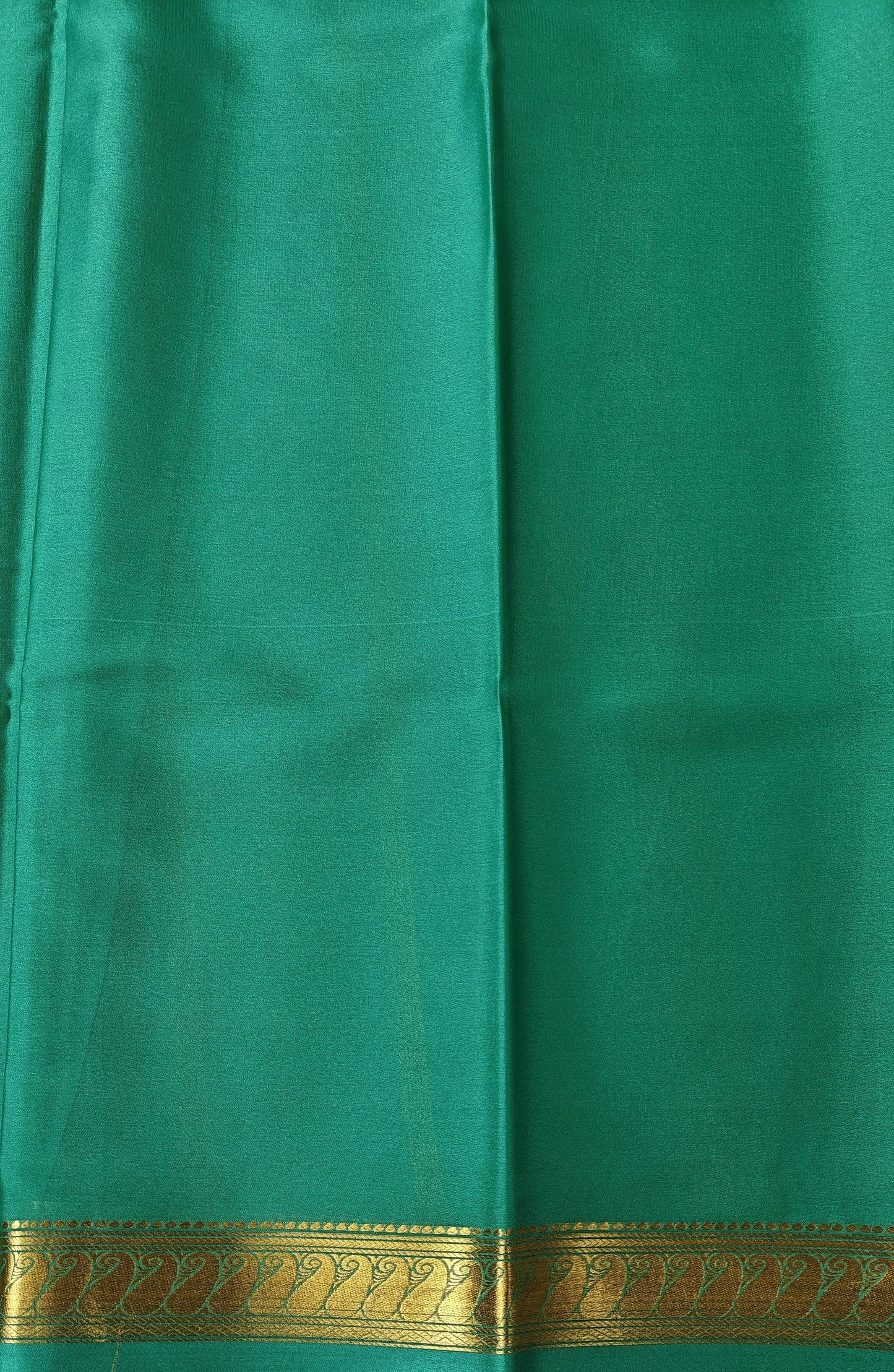 Minimalism - Pure Crepe Self Saree