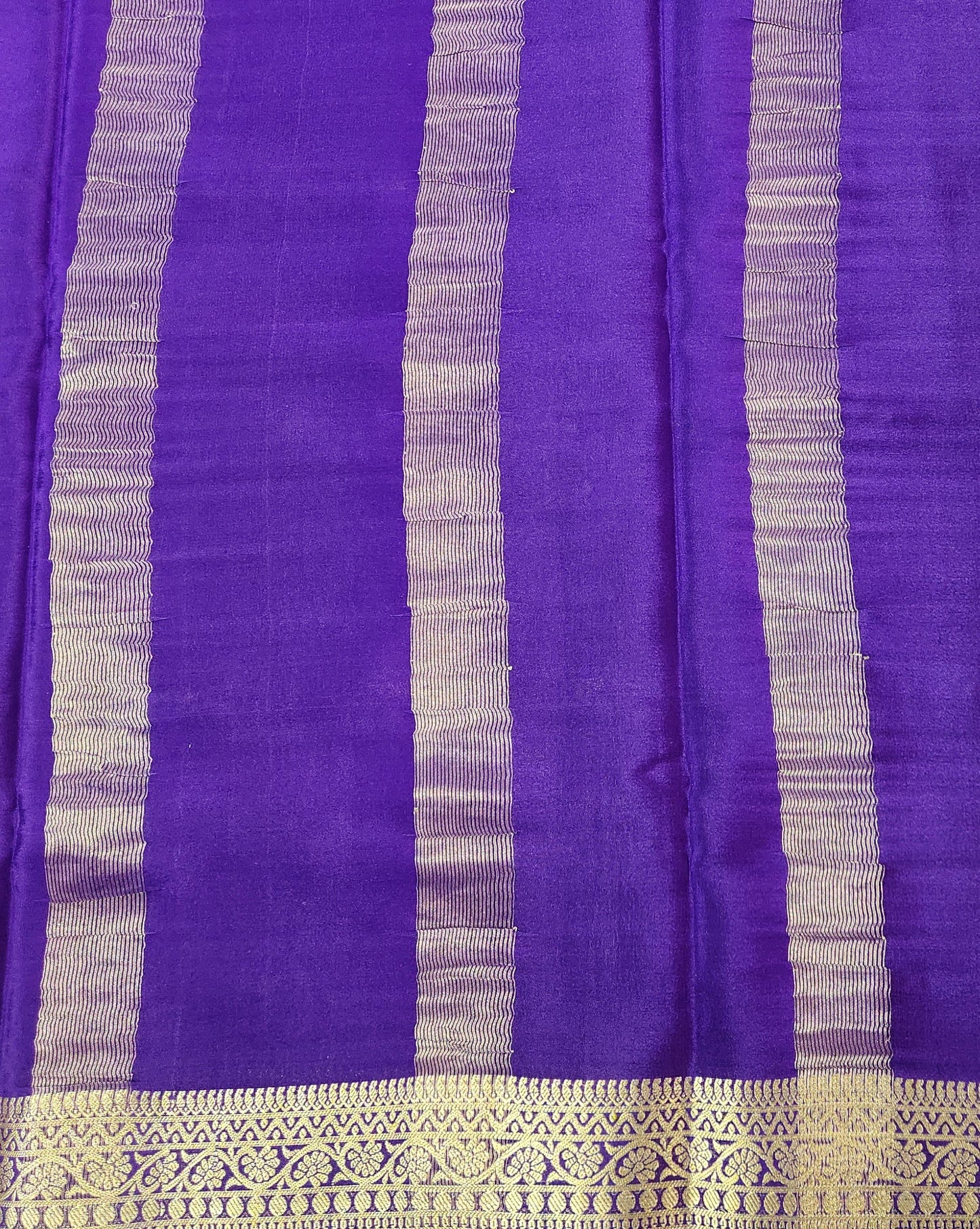 Pure Crepe Saree with small  motifs
