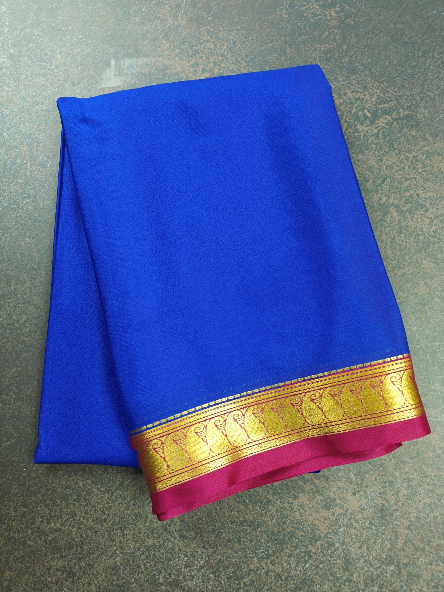 Classic Contrast: Pure Crepe Saree