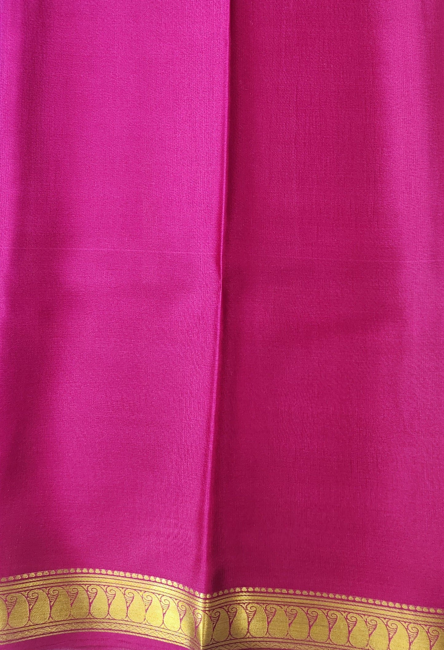Classic Contrast: Pure Crepe Saree
