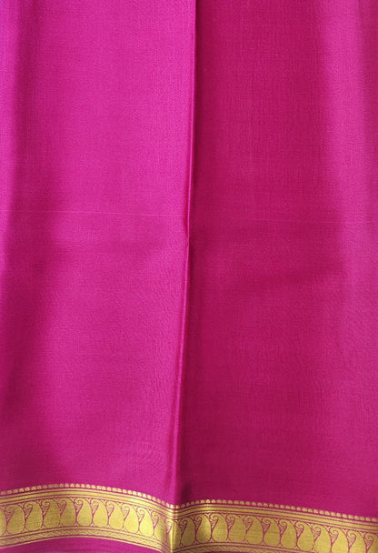 Classic Contrast: Pure Crepe Saree