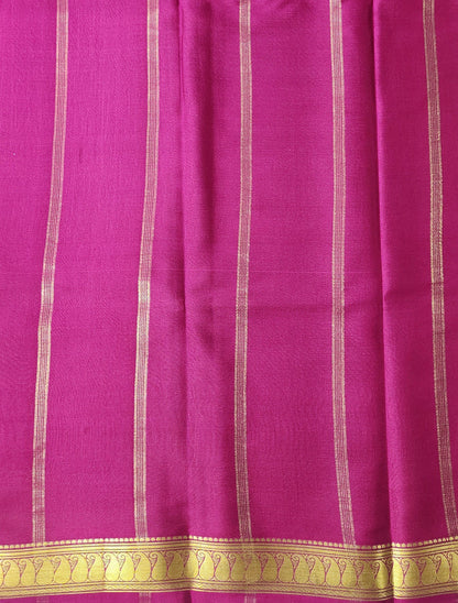 Classic Contrast: Pure Crepe Saree