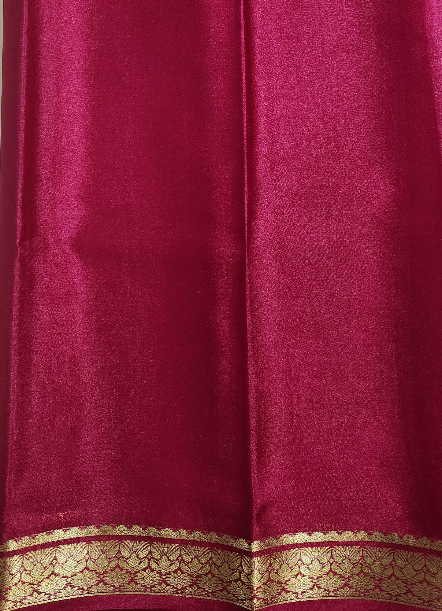 Classic Contrast: Pure Crepe Saree