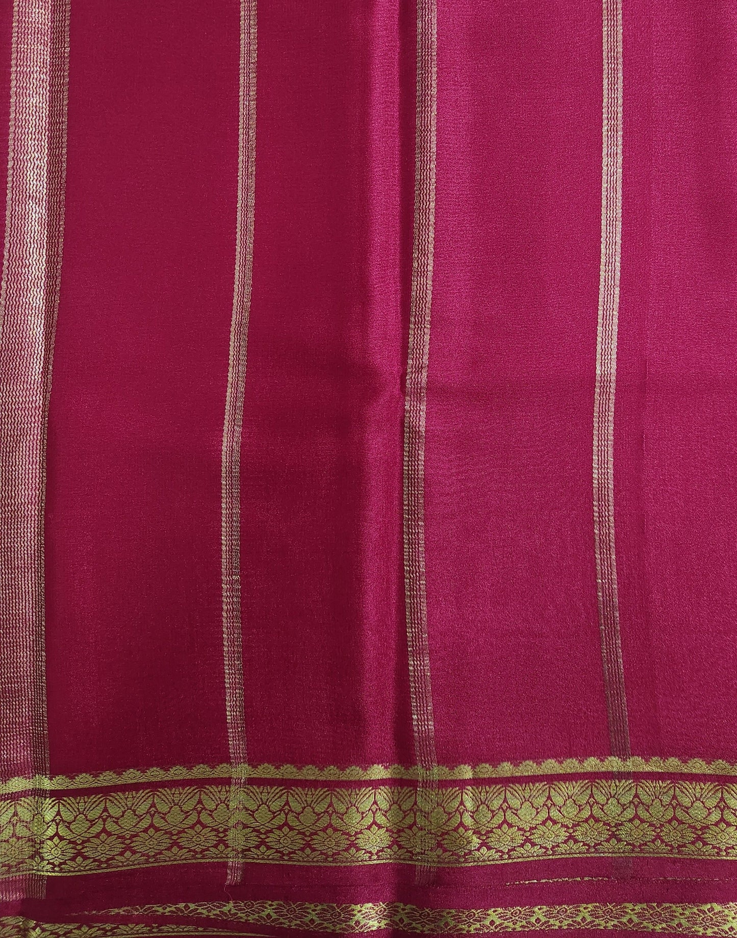 Classic Contrast: Pure Crepe Saree
