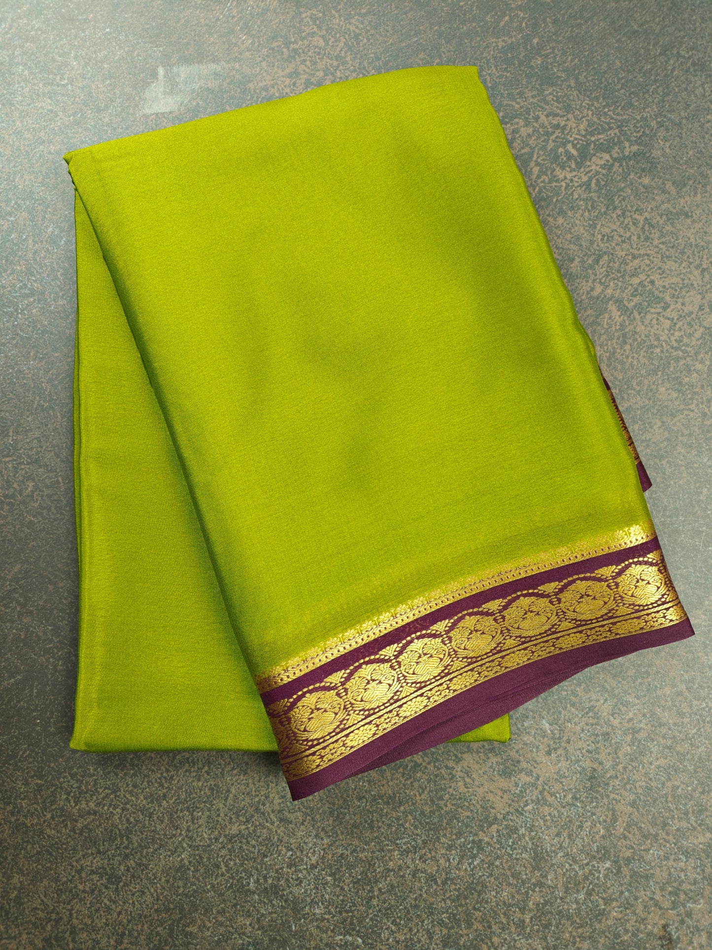 Classic Contrast: Pure Crepe Saree