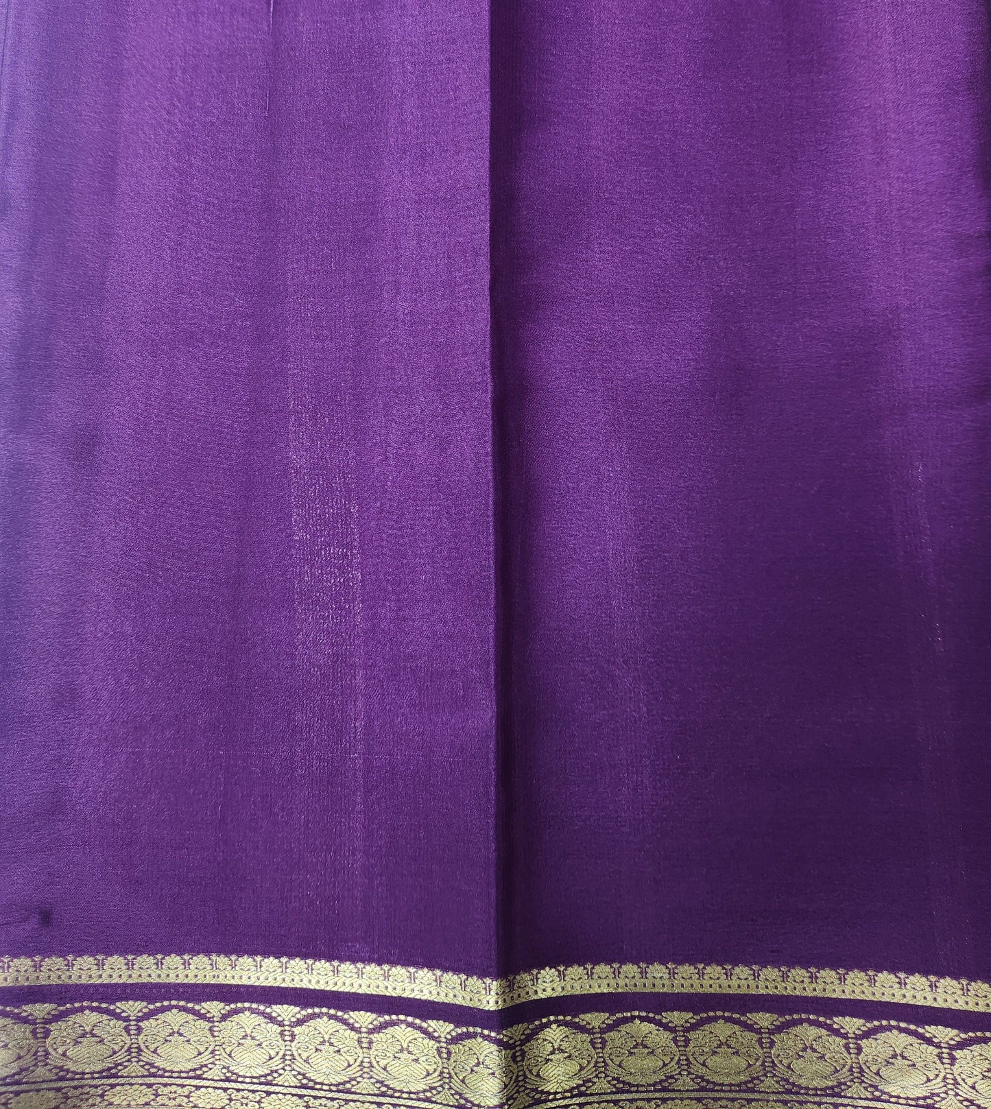 Classic Contrast: Pure Crepe Saree