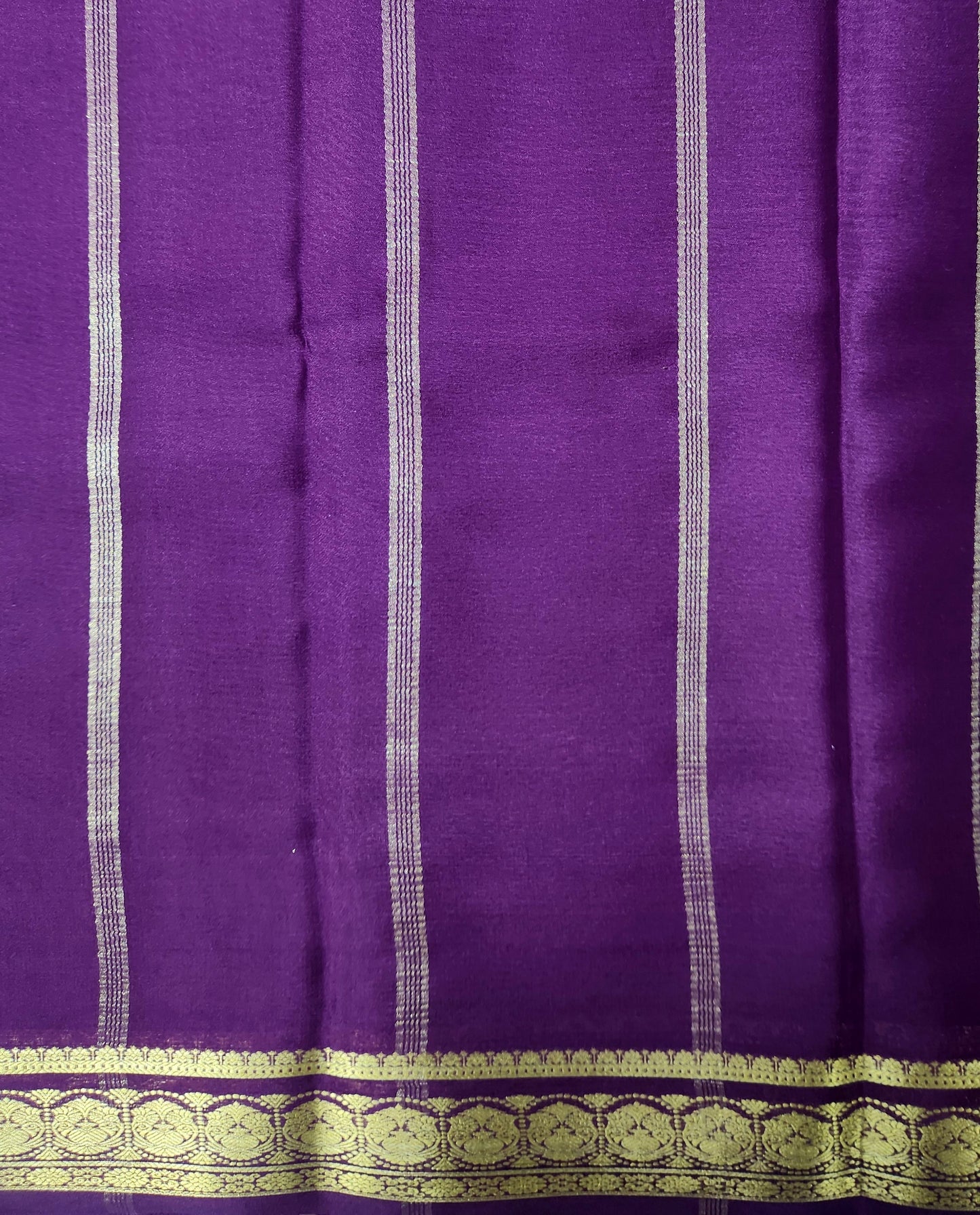 Classic Contrast: Pure Crepe Saree