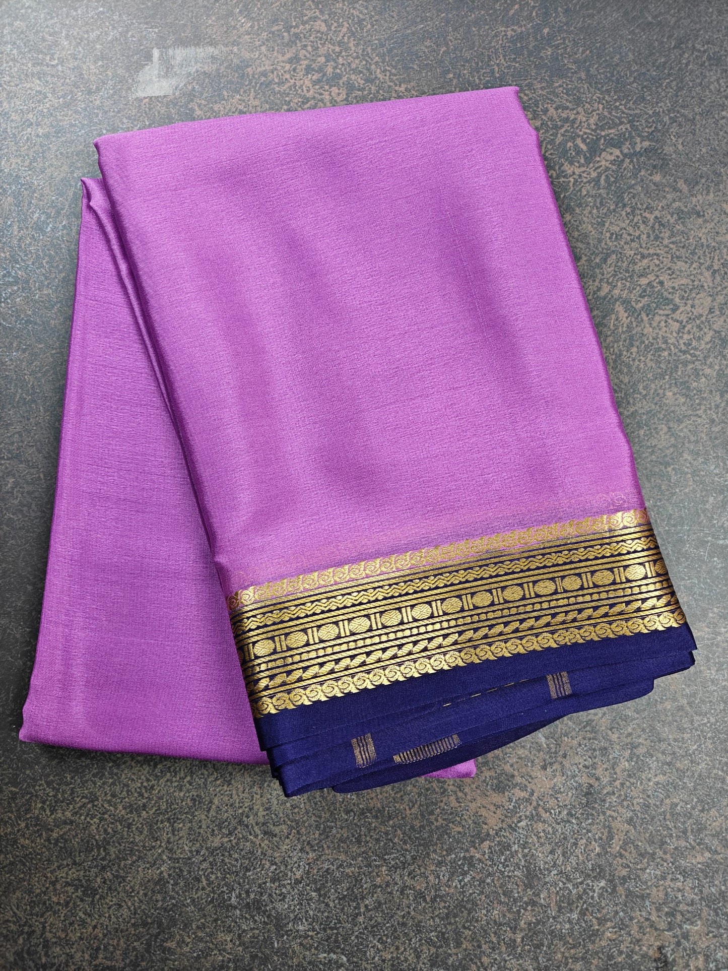 Classic Contrast: Pure Crepe Saree