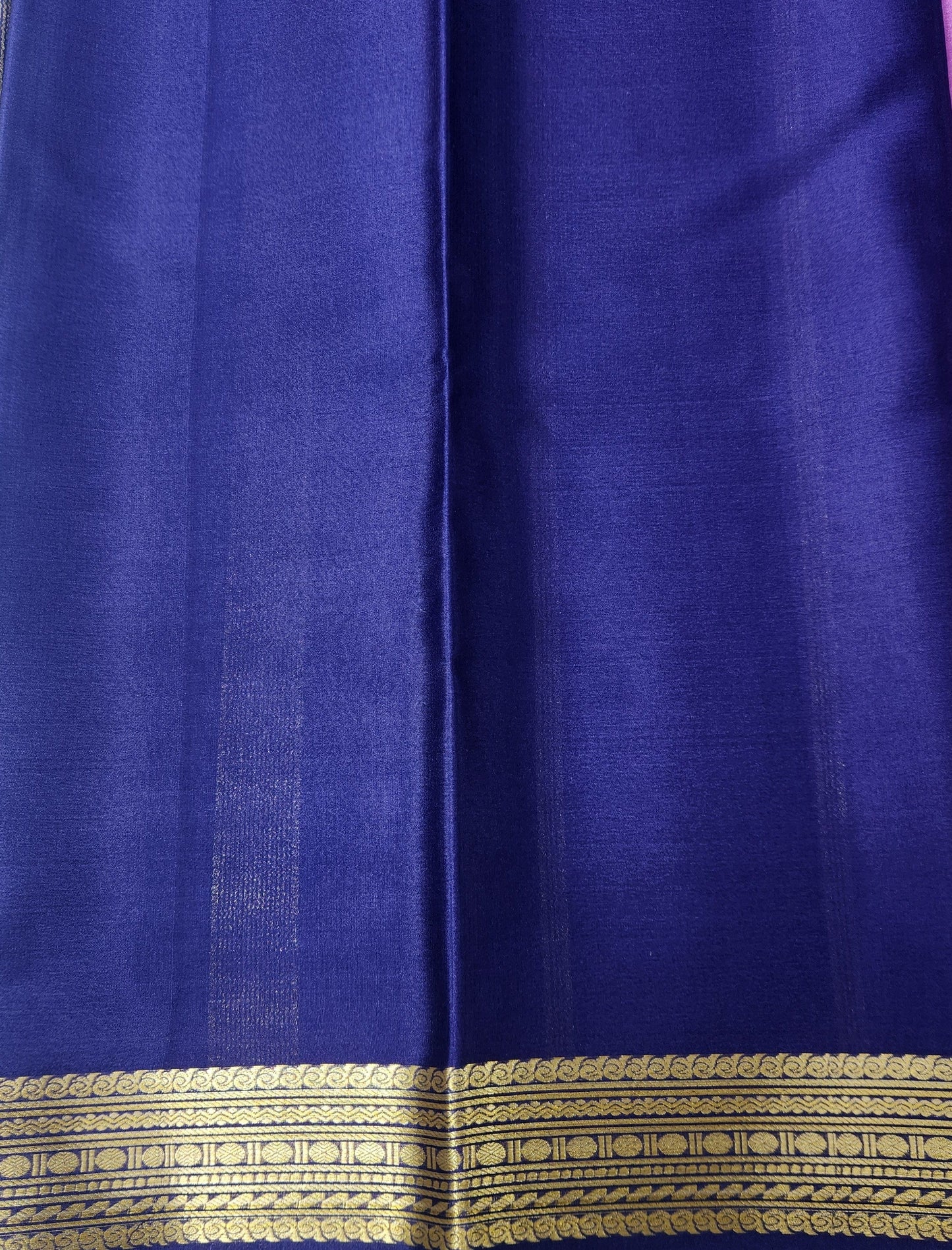Classic Contrast: Pure Crepe Saree