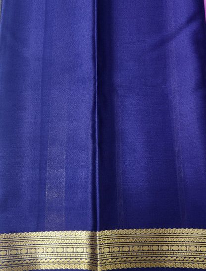 Classic Contrast: Pure Crepe Saree