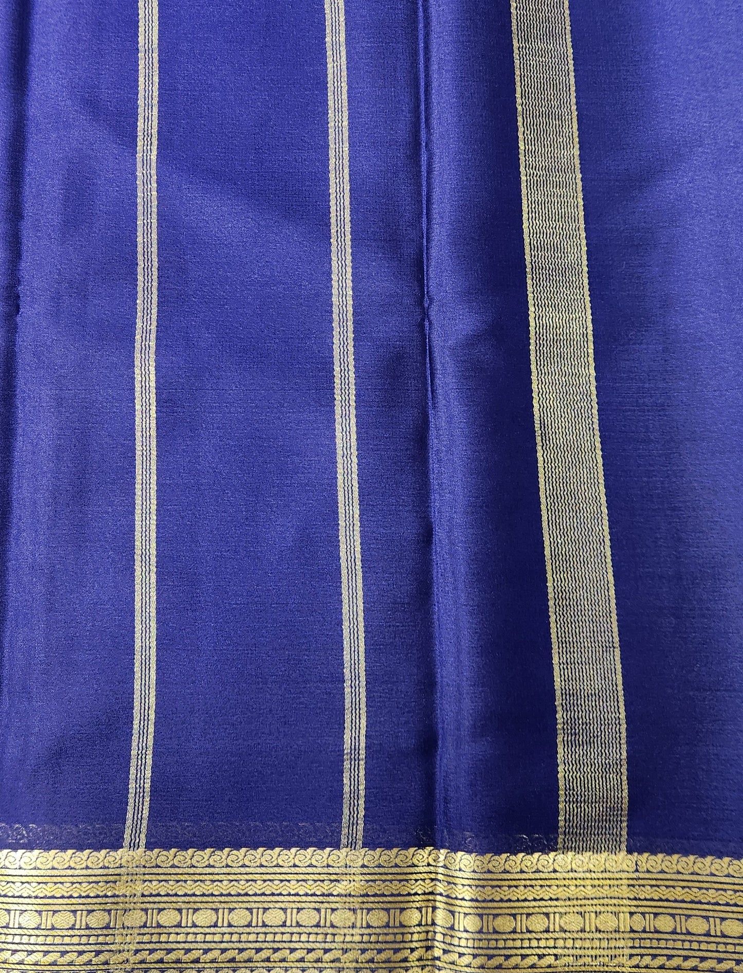 Classic Contrast: Pure Crepe Saree