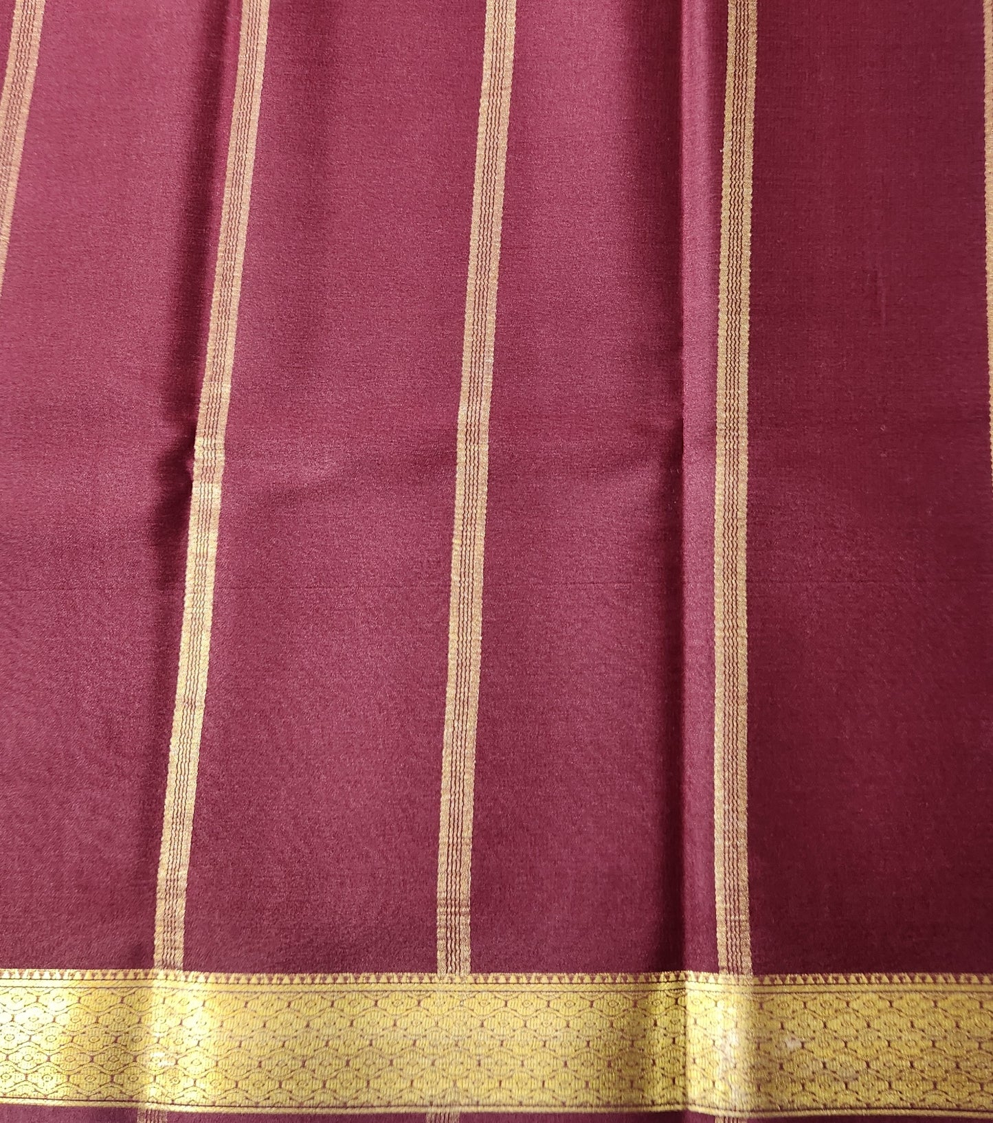 Classic Contrast: Pure Crepe Saree