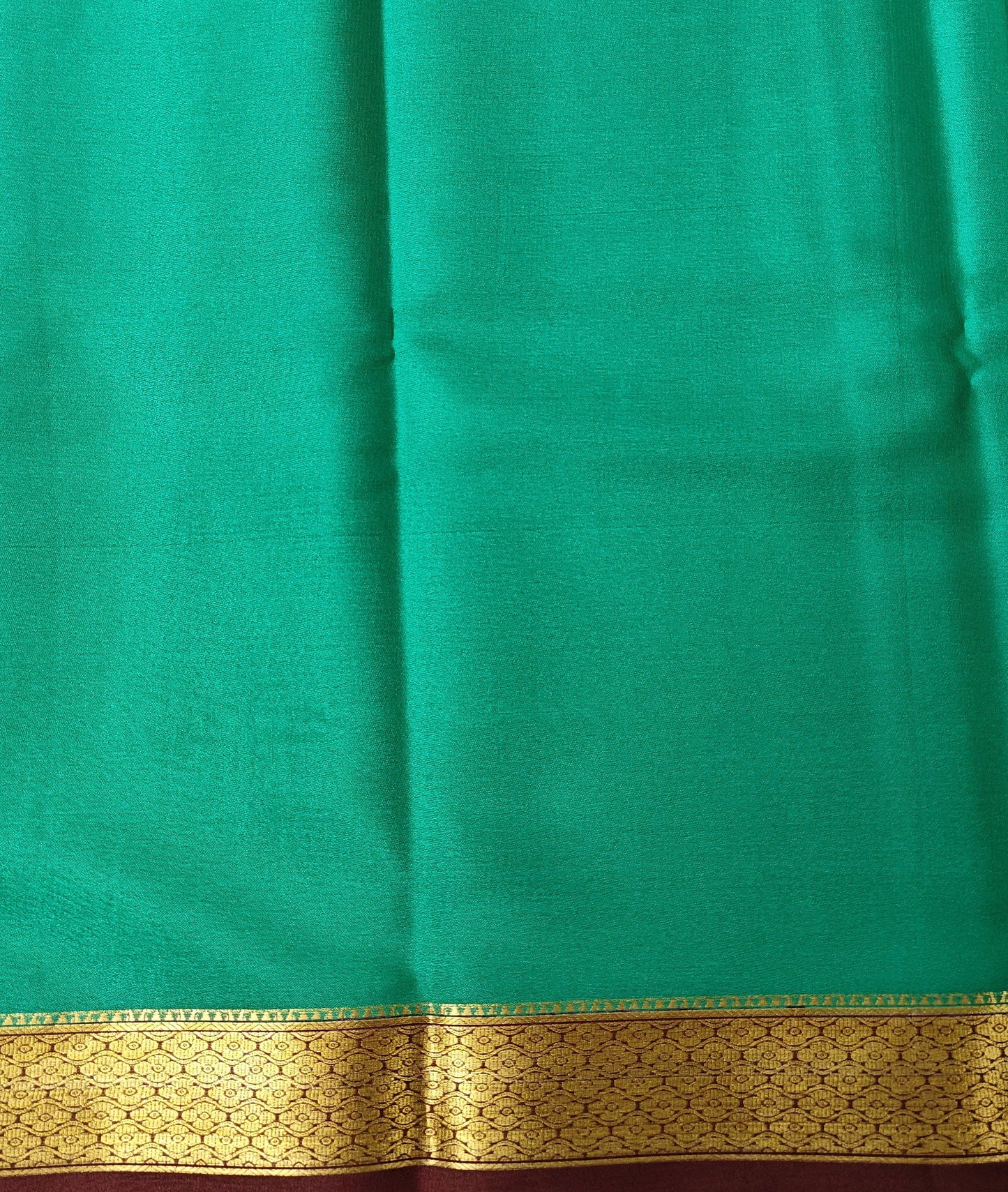 Classic Contrast: Pure Crepe Saree