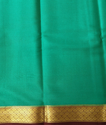 Classic Contrast: Pure Crepe Saree