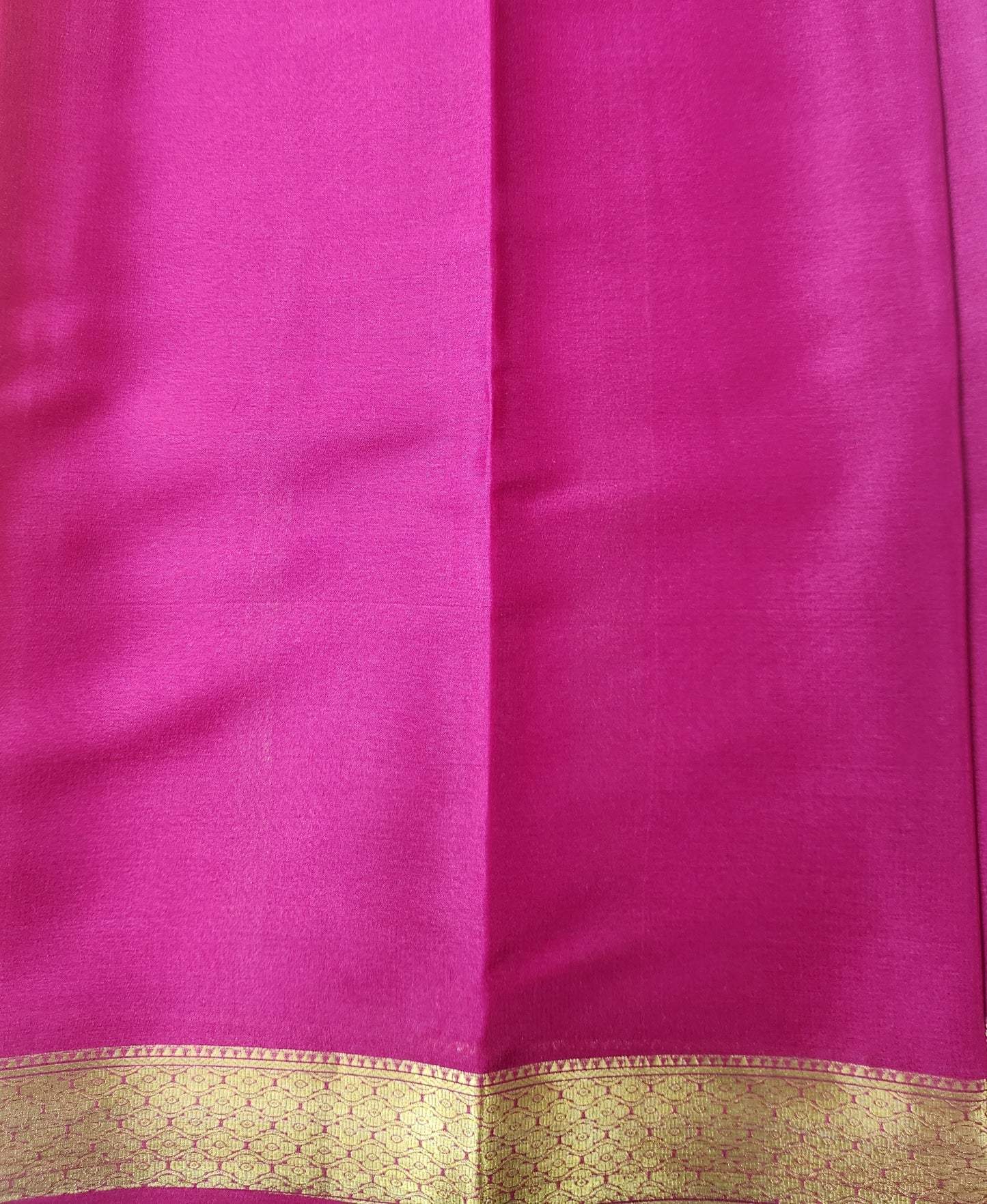 Classic Contrast: Pure Crepe Saree
