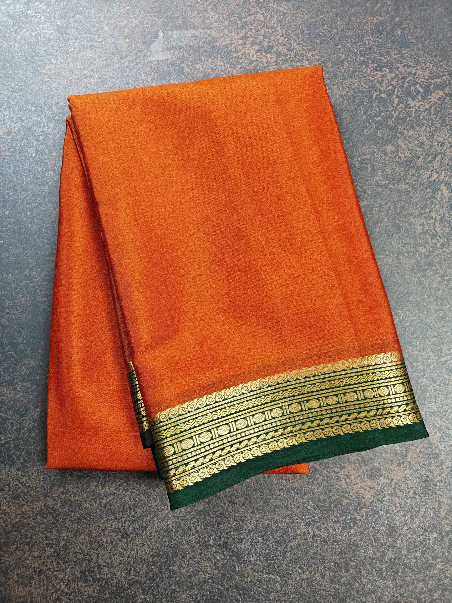 Classic Contrast: Pure Crepe Saree