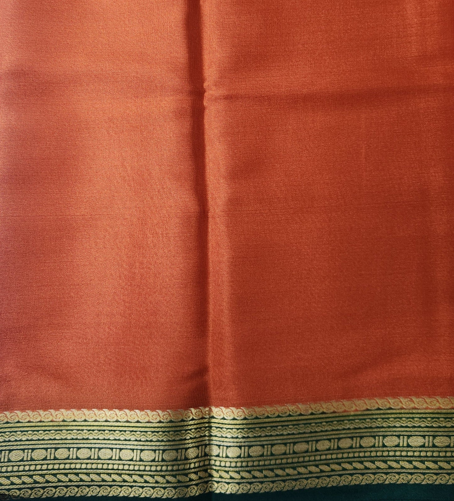 Classic Contrast: Pure Crepe Saree