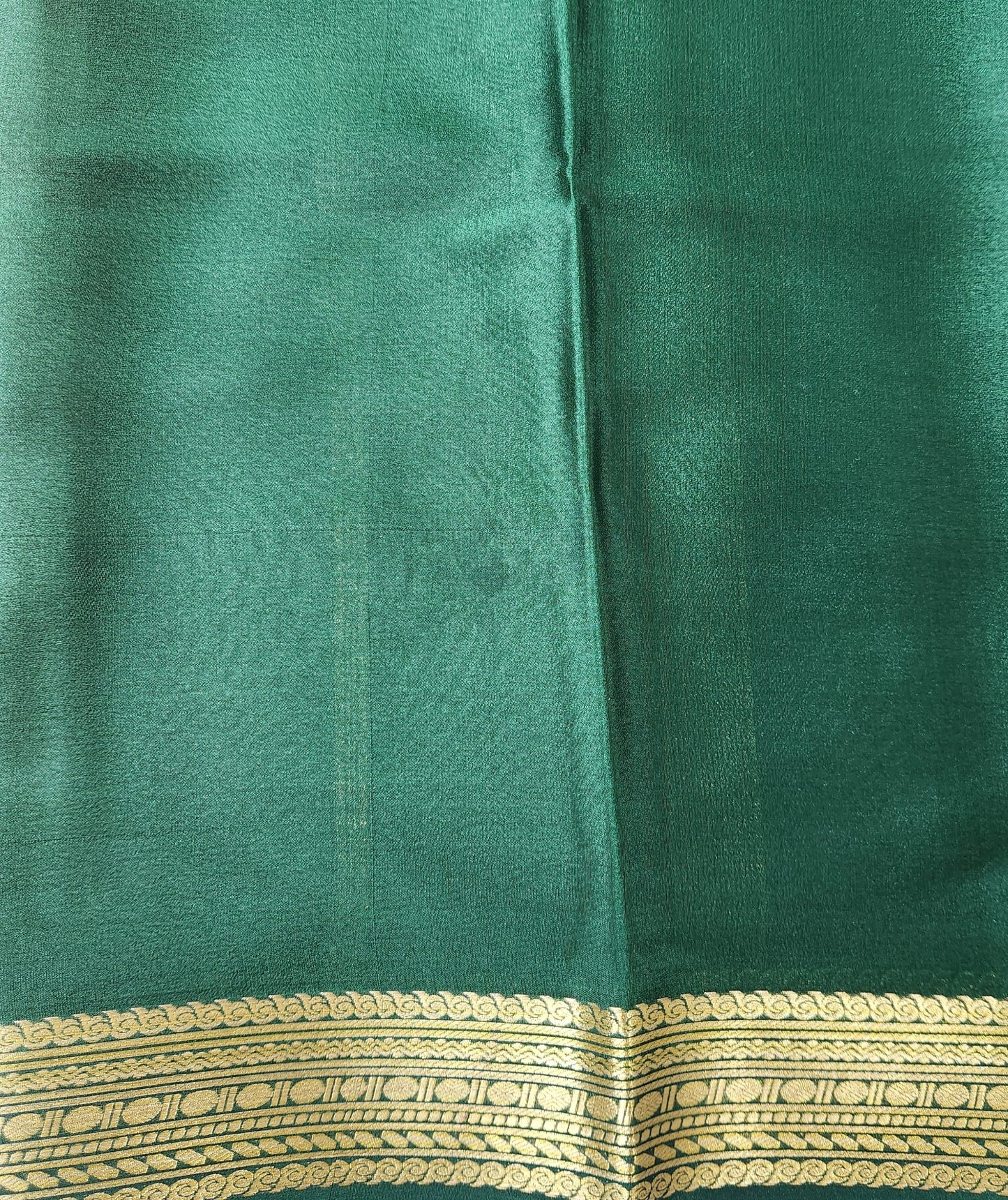Classic Contrast: Pure Crepe Saree