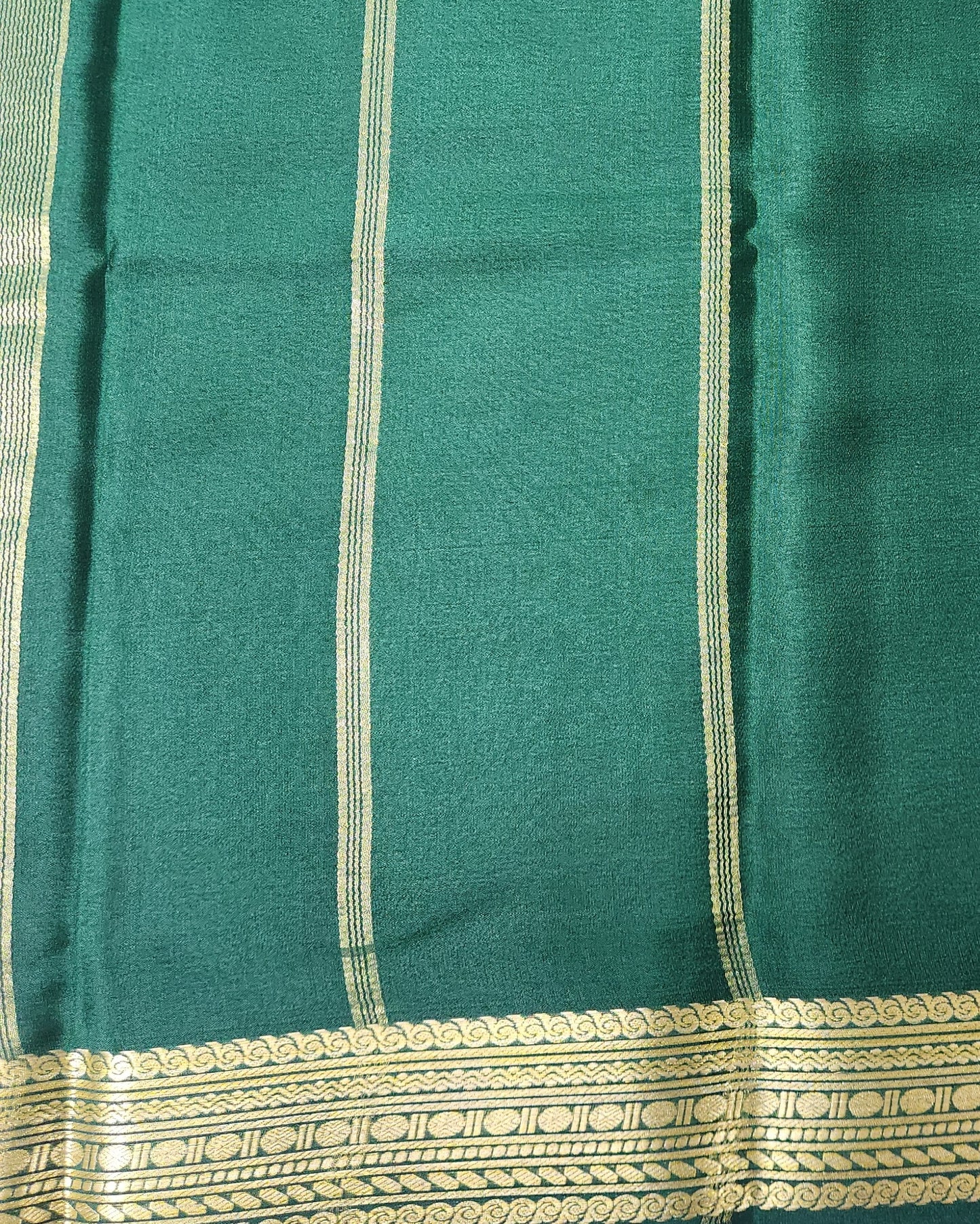 Classic Contrast: Pure Crepe Saree