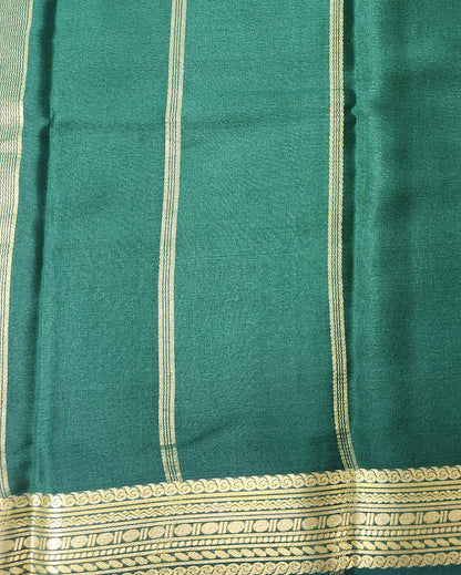 Classic Contrast: Pure Crepe Saree