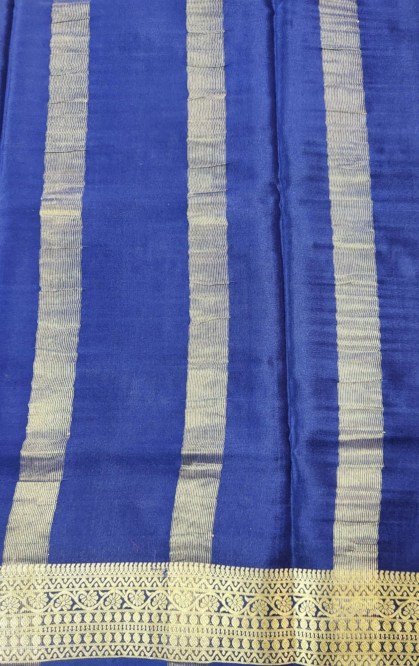 Pure Crepe Saree with small  motifs
