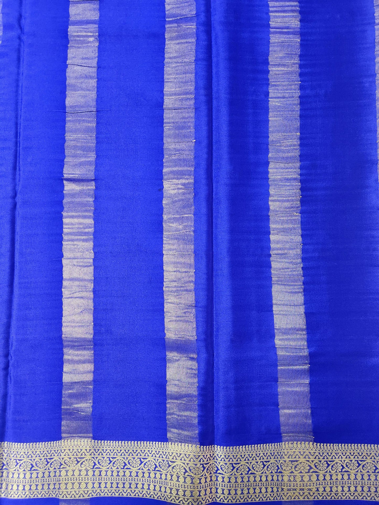 Pure Crepe Saree with small  motifs