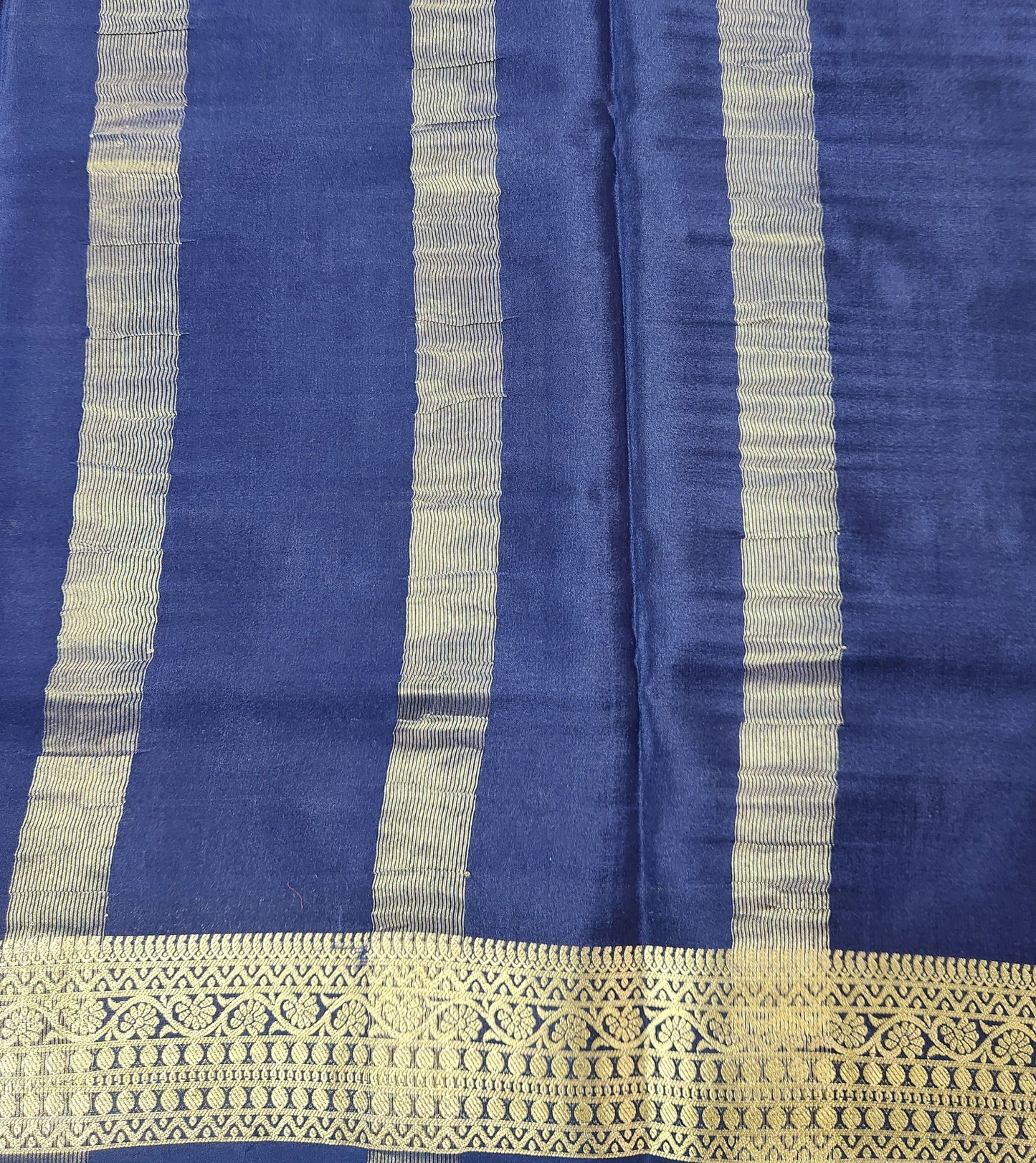 Pure Crepe Saree with small  motifs