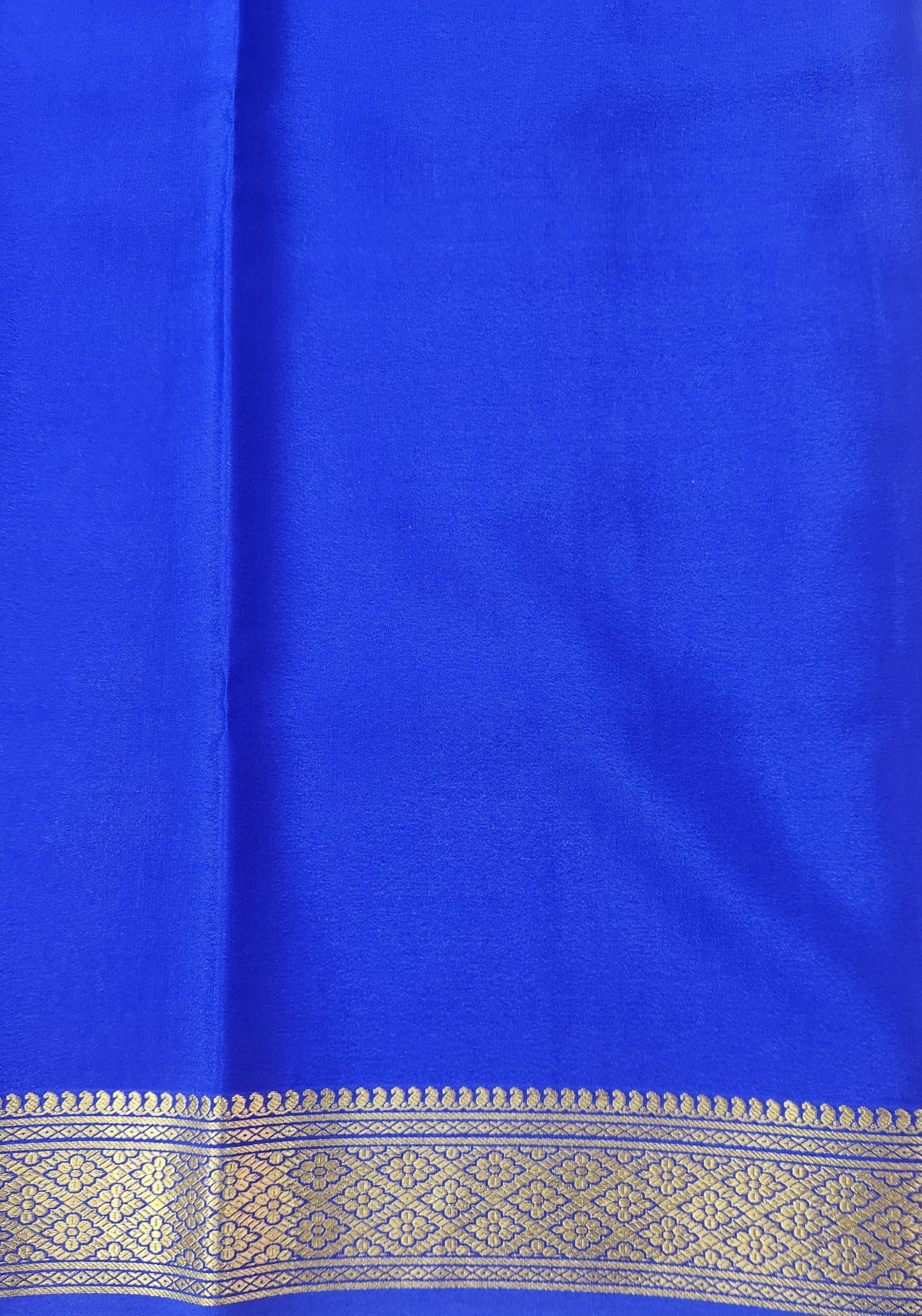 Golden Grid Elegance - Pure Crepe 100grams saree