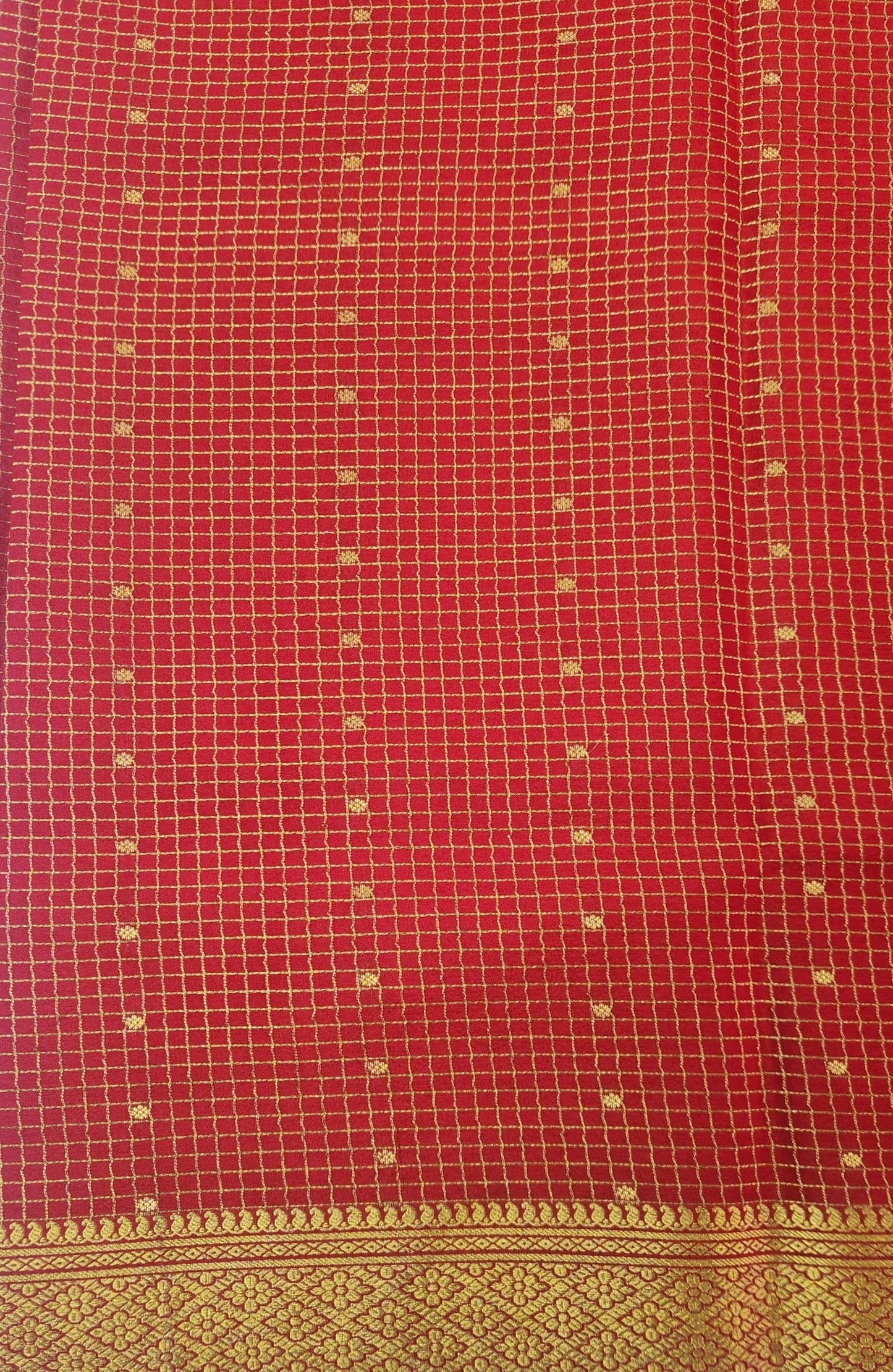 Golden Grid Elegance - Pure Crepe 100grams saree