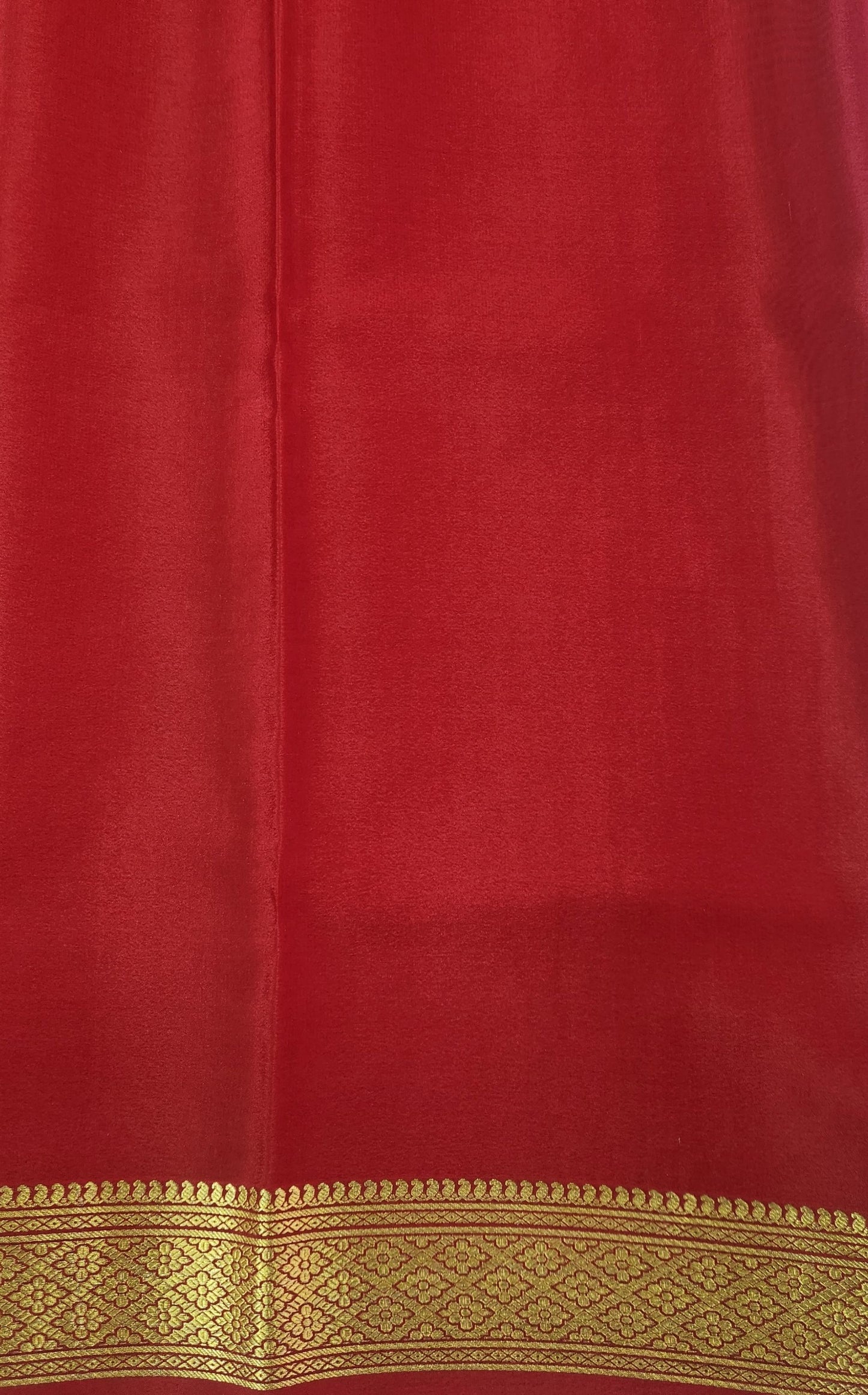Golden Grid Elegance - Pure Crepe 100grams saree