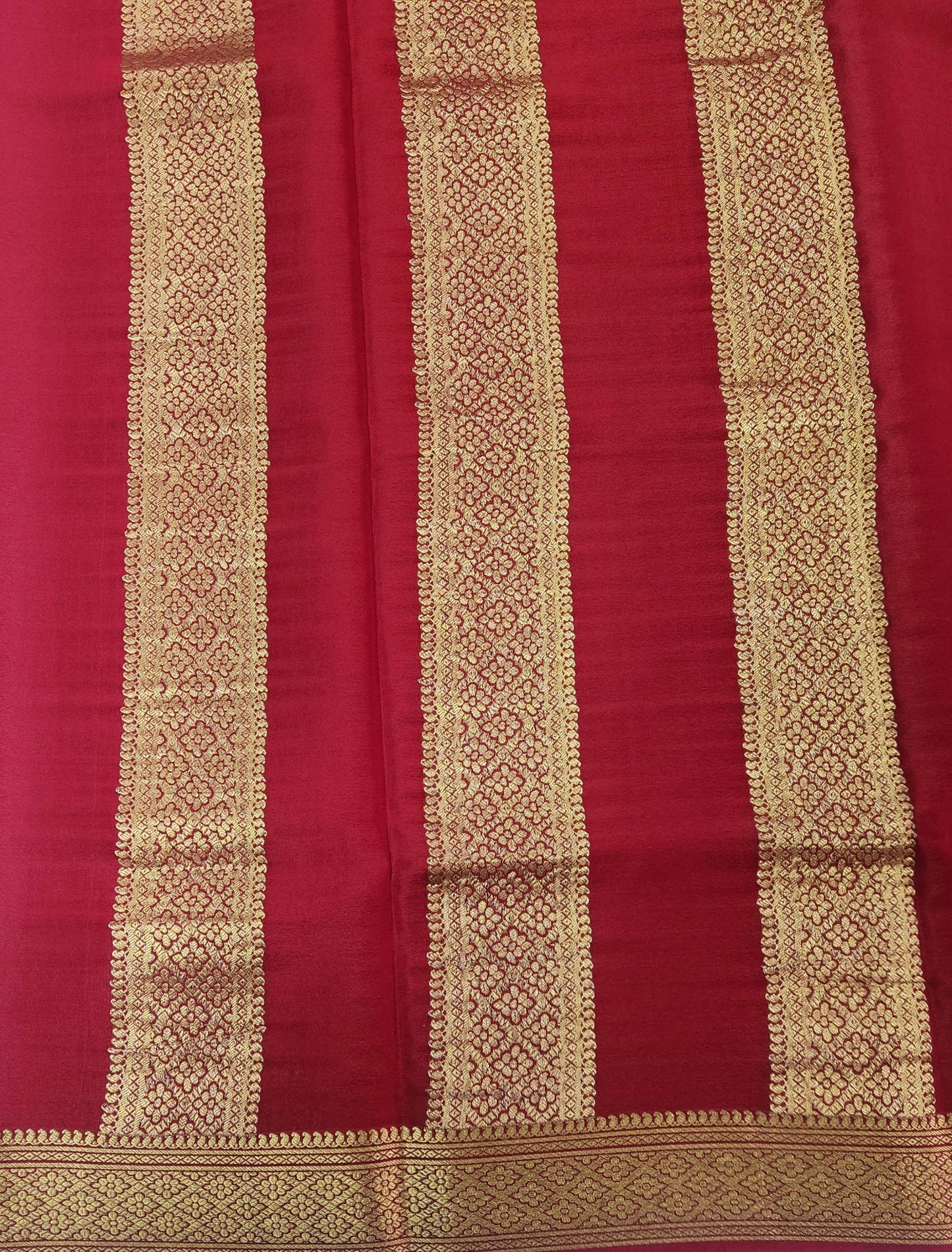 Golden Grid Elegance - Pure Crepe 100grams saree