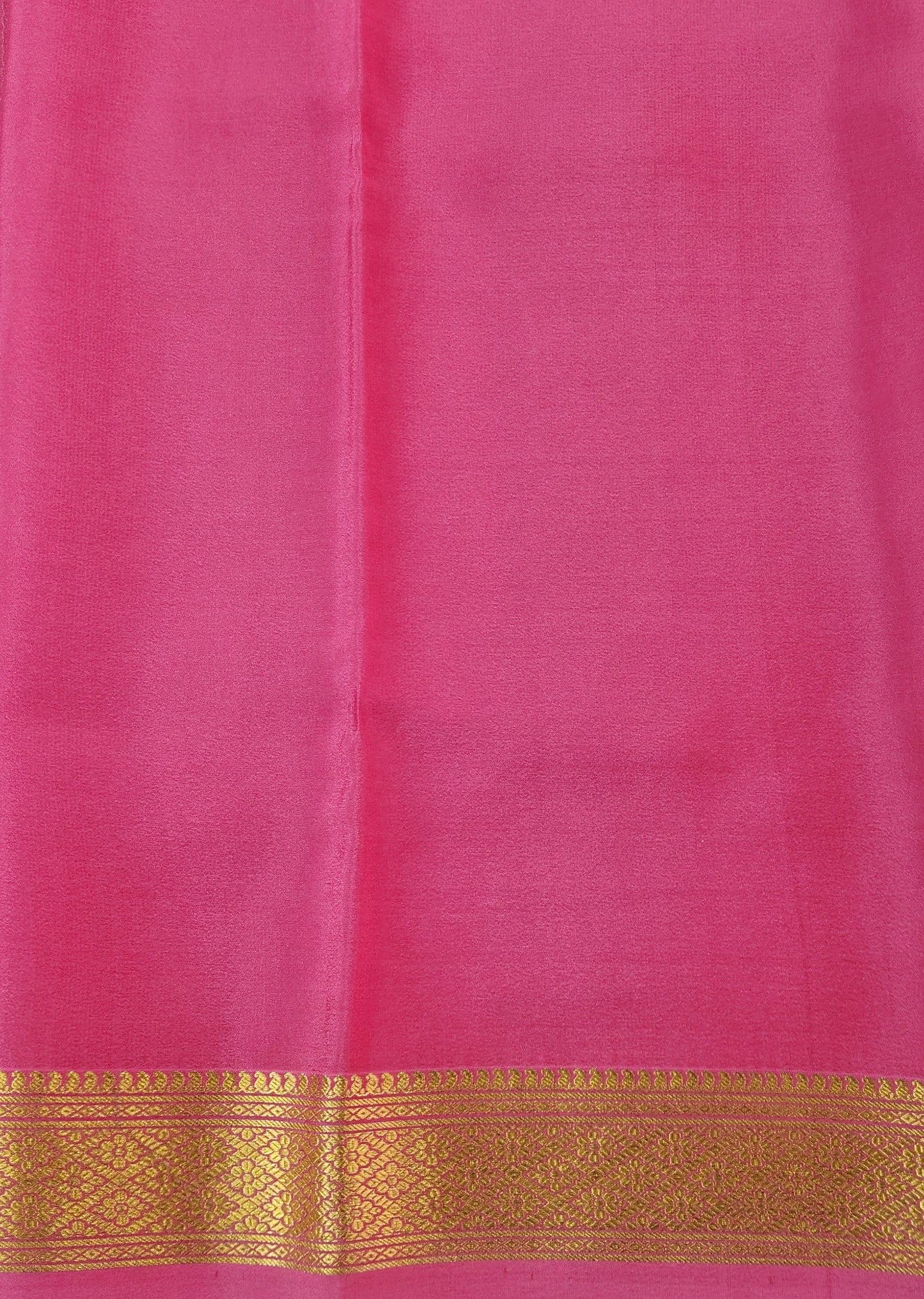 Golden Grid Elegance - Pure Crepe 100grams saree