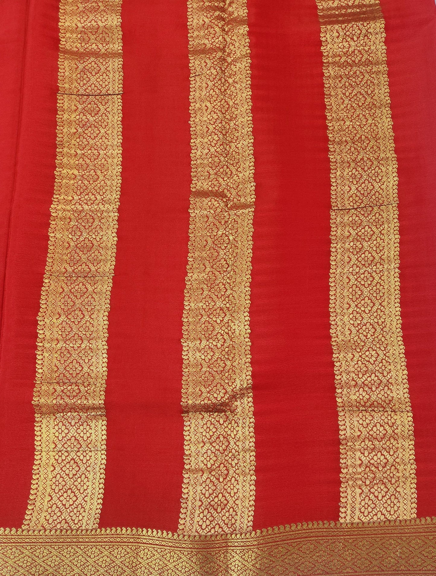 Golden Grid Elegance - Pure Crepe 100grams saree