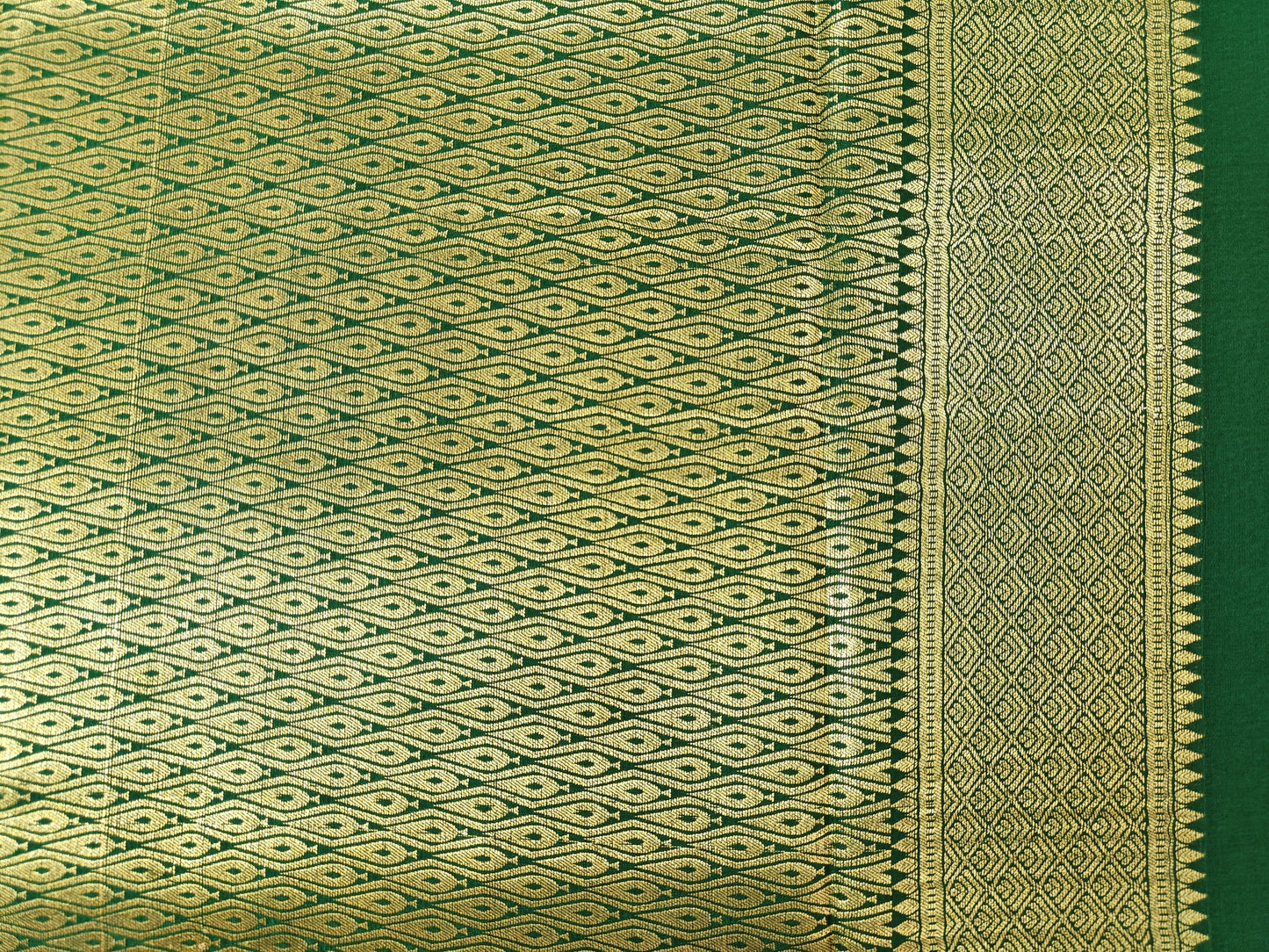 Regal Weave Harmony - Pure Crepe Brocade saree