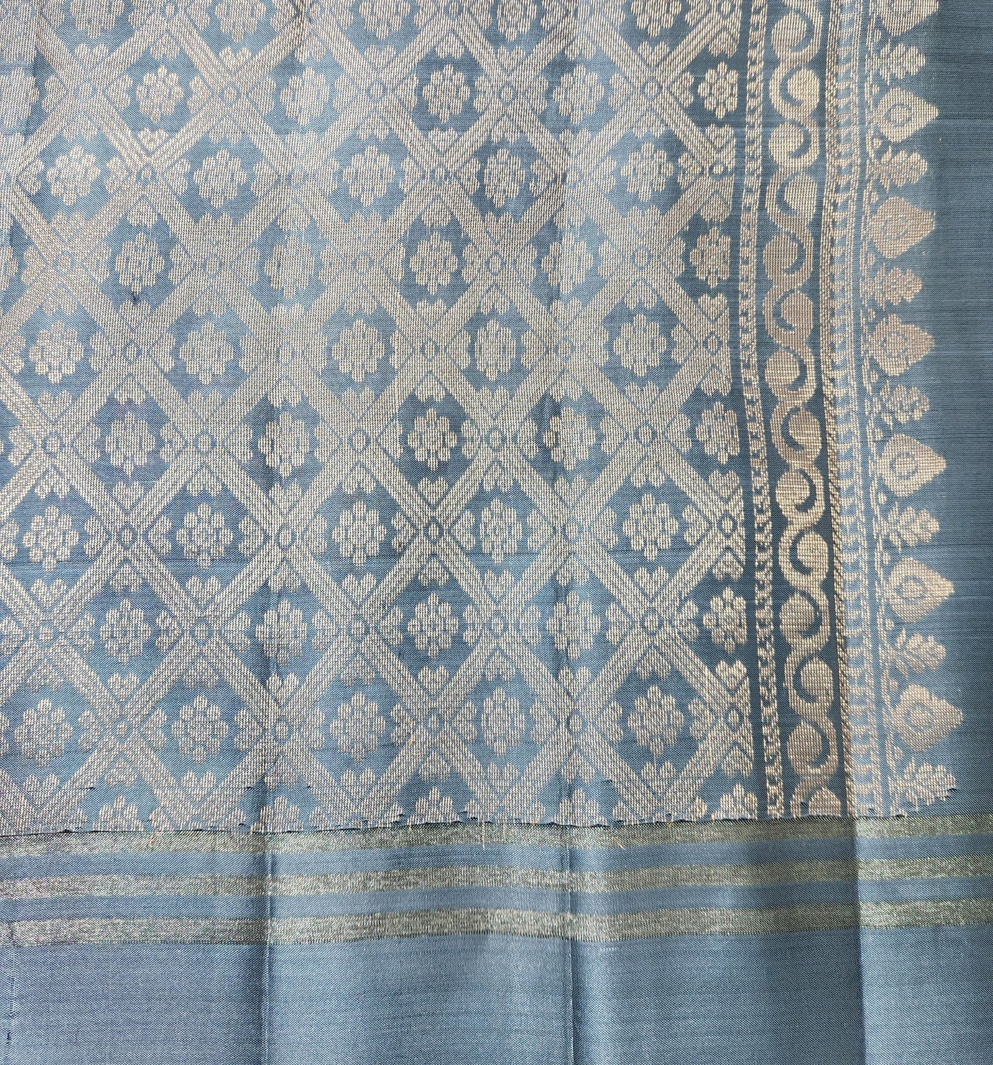 The Motif Classic - Handloom saree with bentex border
